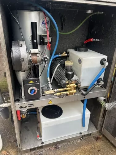 Upgraded inlet water tank and new dedicated fuel tank installed on a Nilfisk SH Truck. The improved setup provides a stable water supply, consistent fuel delivery, and includes a low fuel cut-out for added protection and reliability.